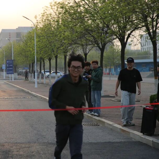 图九 荧光夜跑